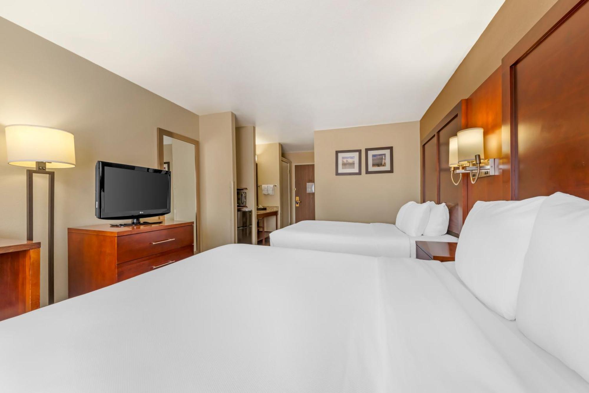 Queen Room Two Queen Beds Non-Smoking or Pet Friendly,1688824343:JPEG